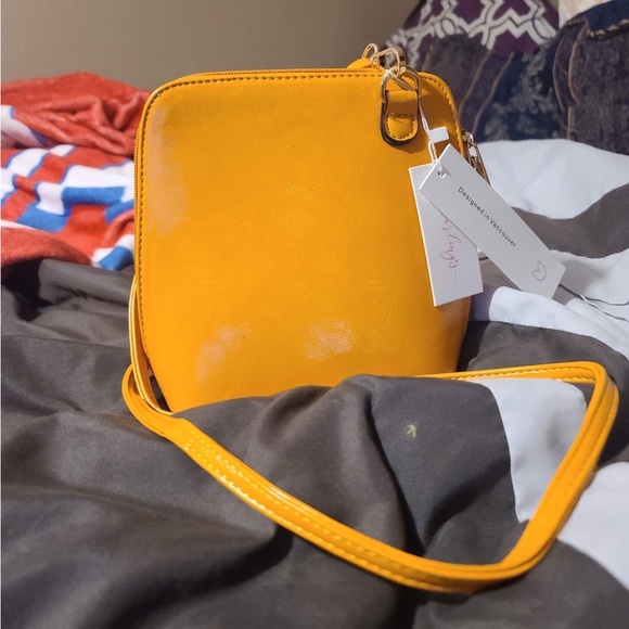 CrossBody Darling’s Purse - Picture 3 of 4